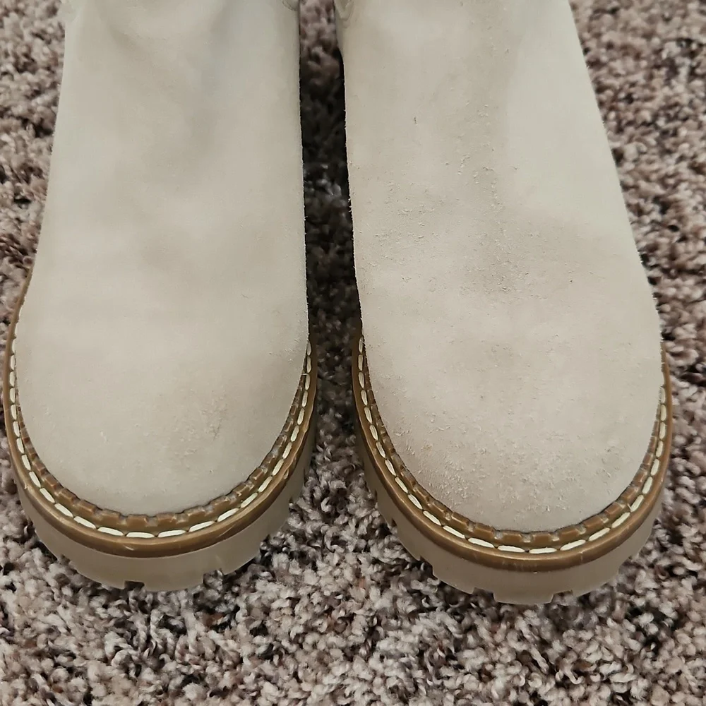Bertuchi Cream Lug Sole Chelsea Boots, Suede, Euro Made, Sz. 38, US Women's 7.5 - Picture 3 of 6